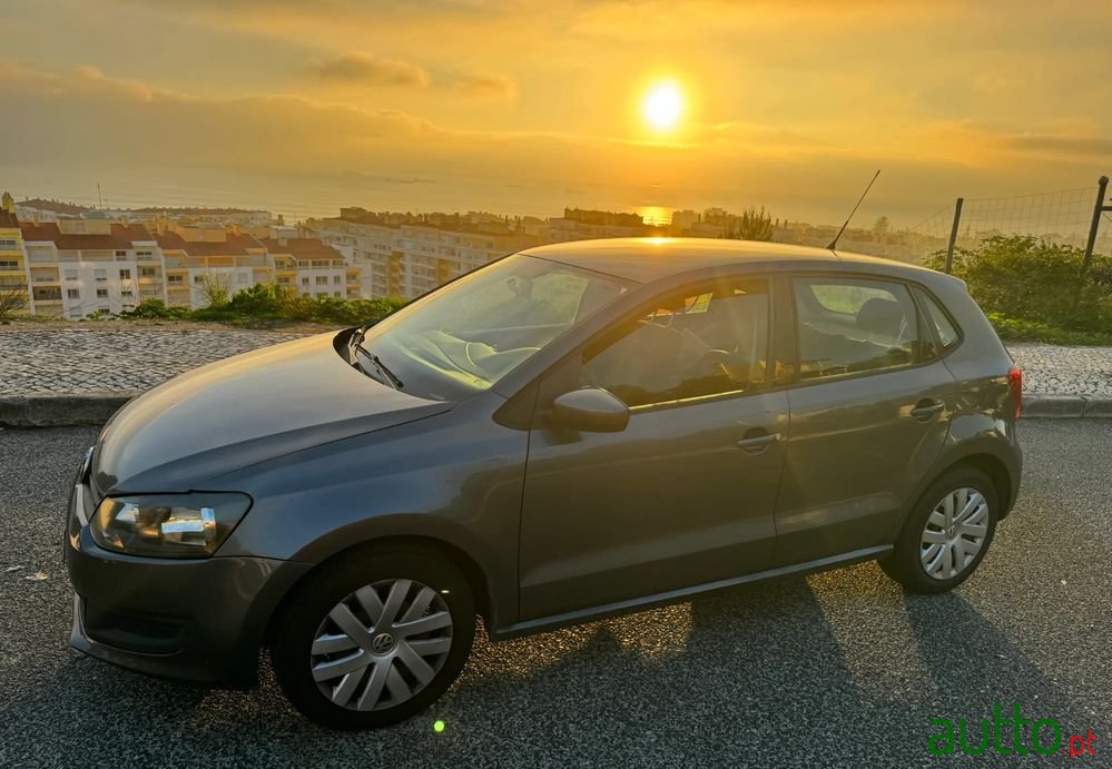 2011' Volkswagen Polo photo #2