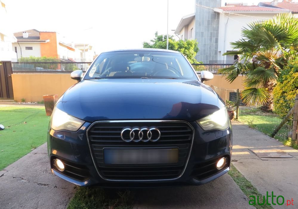 2011' Audi A1 1.6 Tdi Sport photo #4