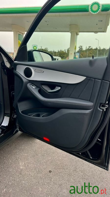 2020' Mercedes-Benz Classe Glc photo #2