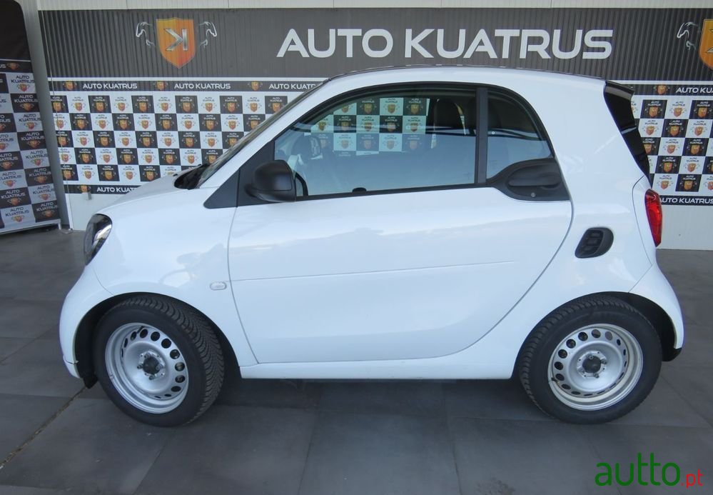 2019' Smart Fortwo photo #3