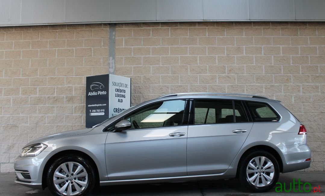 2018' Volkswagen Golf photo #2