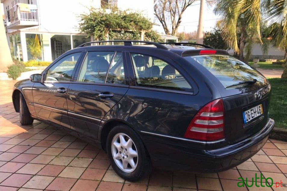 2003' Mercedes-Benz C-220 Elegance Cdi photo #2