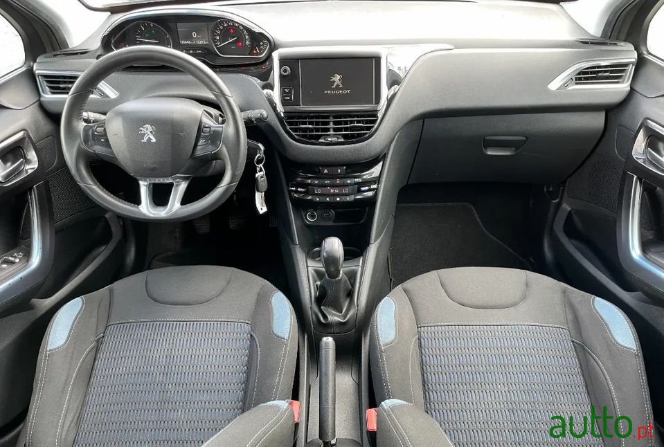 2013' Peugeot 208 photo #6