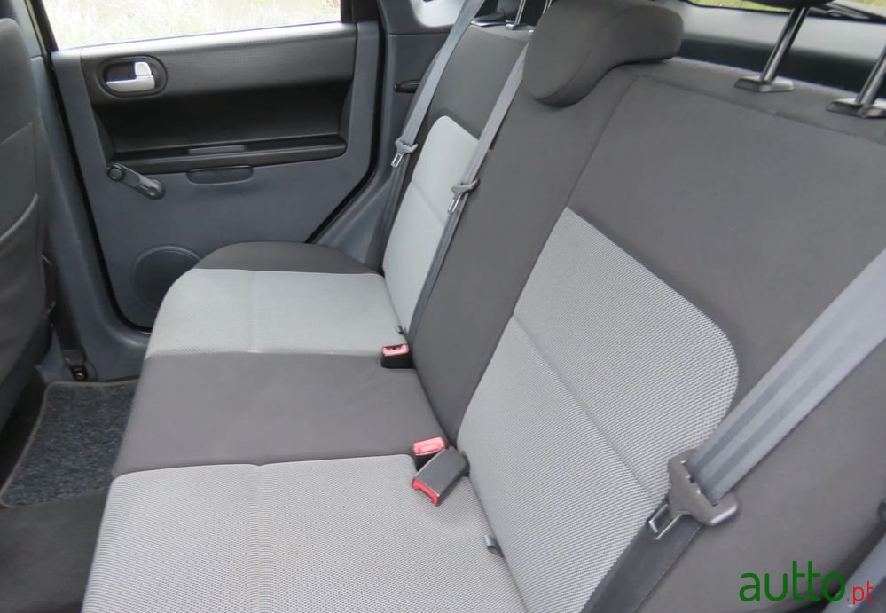 2010' Mitsubishi Colt photo #5