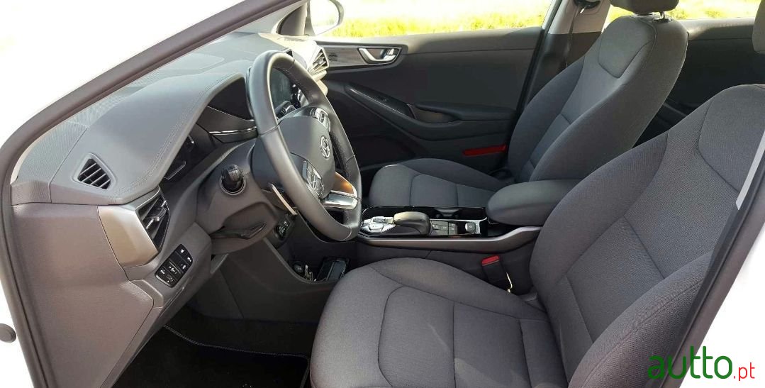 2020' Hyundai Ioniq photo #6