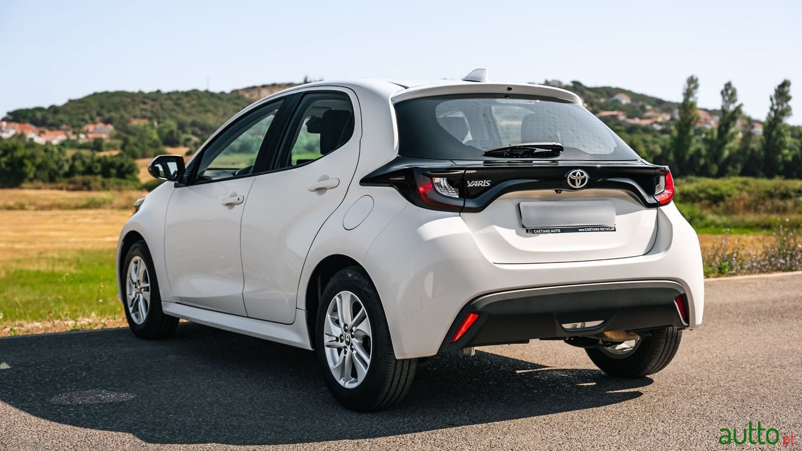 2021' Toyota Yaris photo #2