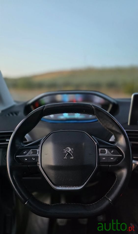 2017' Peugeot 3008 photo #5