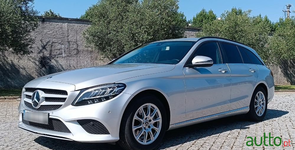 2019' Mercedes-Benz Classe C photo #2