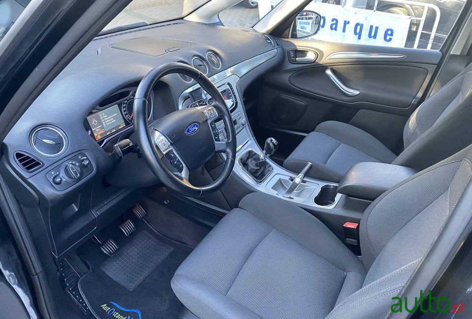 2010' Ford S-Max photo #5