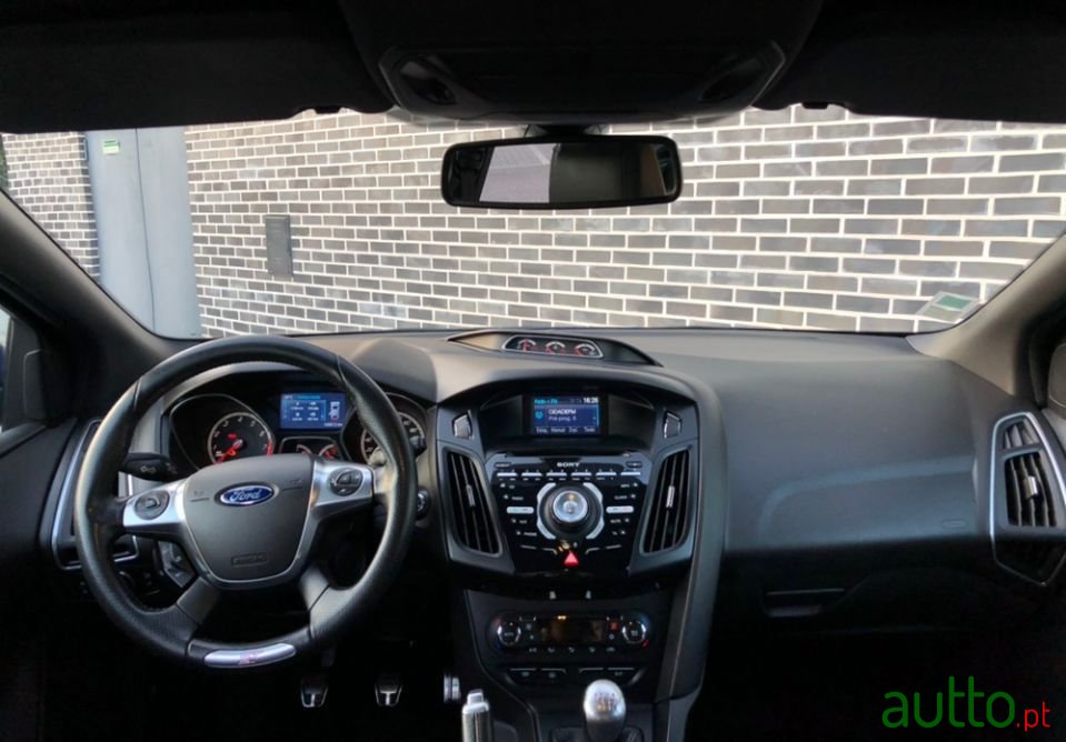 2013' Ford Focus St photo #6