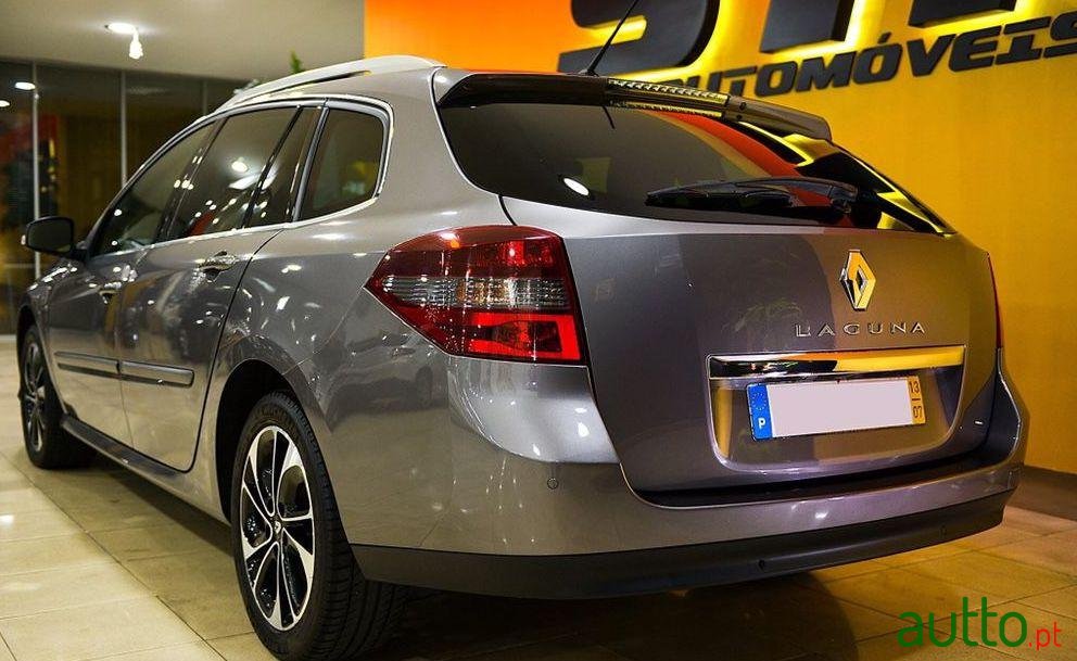 2013' Renault Laguna Break photo #1