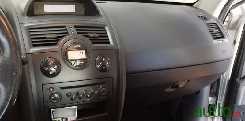 2007' Renault Megane Break photo #1