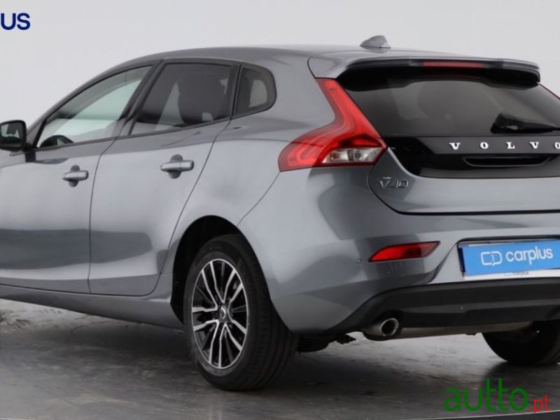 2019' Volvo V40 photo #4