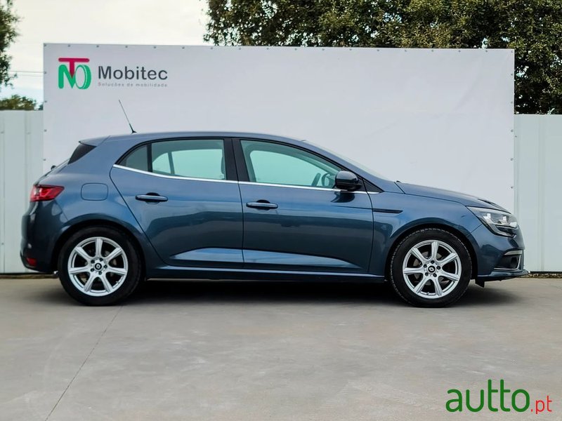 2016' Renault Megane photo #2