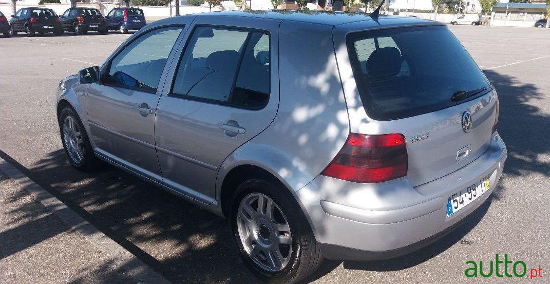 2002' Volkswagen Golf photo #2