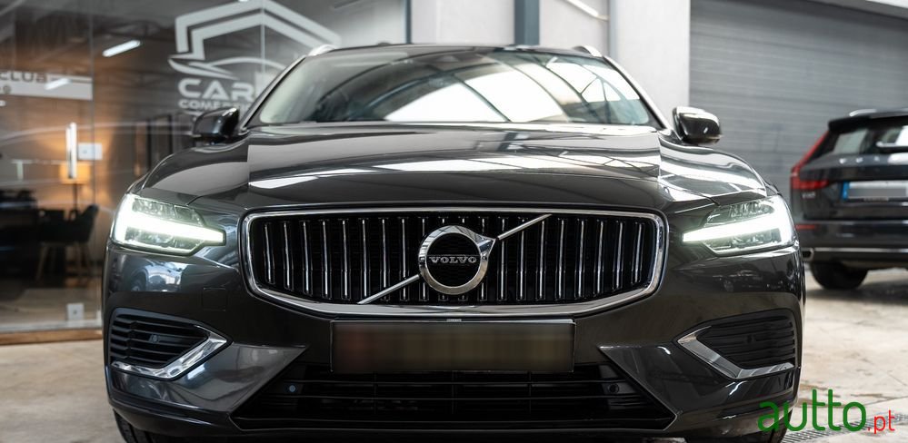 2020' Volvo V60 photo #6