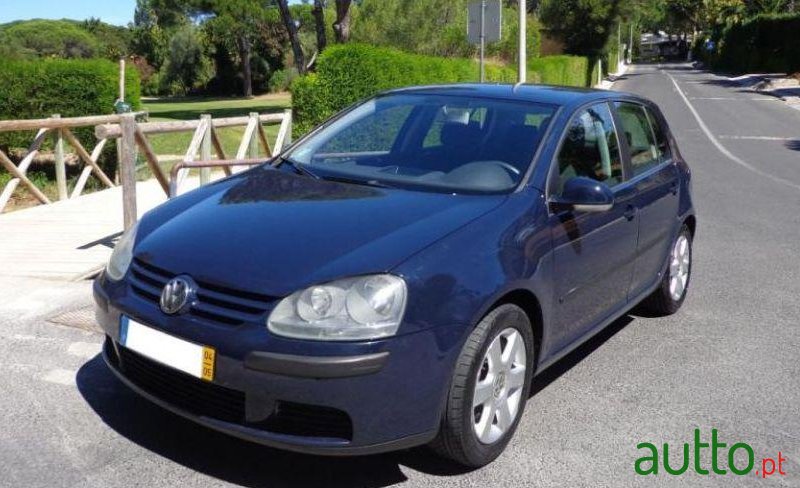 2004' Volkswagen Golf photo #1