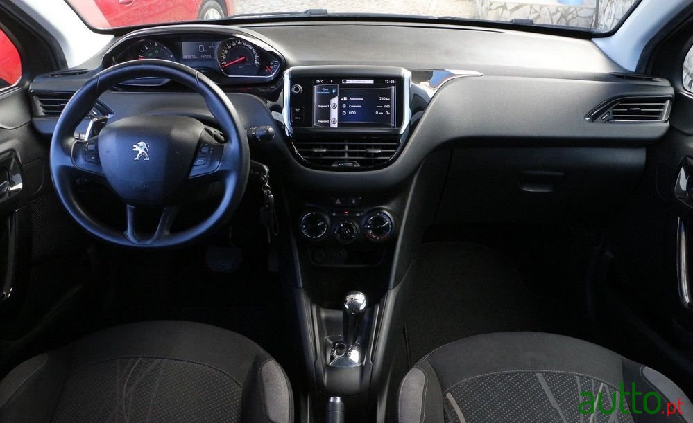 2012' Peugeot 208 photo #4