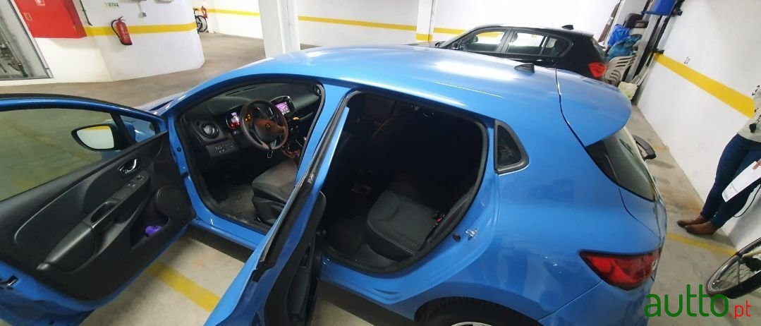 2012' Renault Clio photo #3