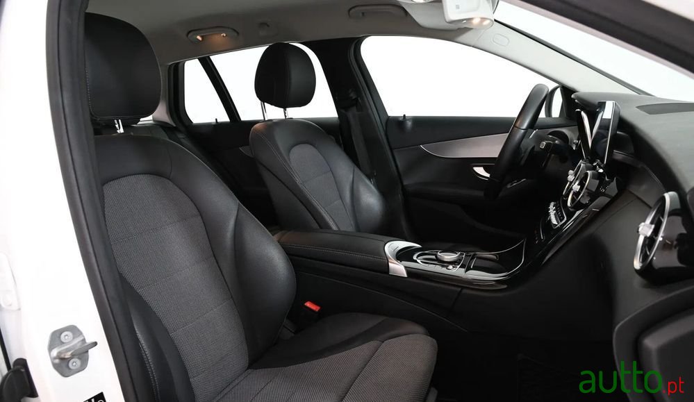 2019' Mercedes-Benz Classe C De Avantgarde photo #4