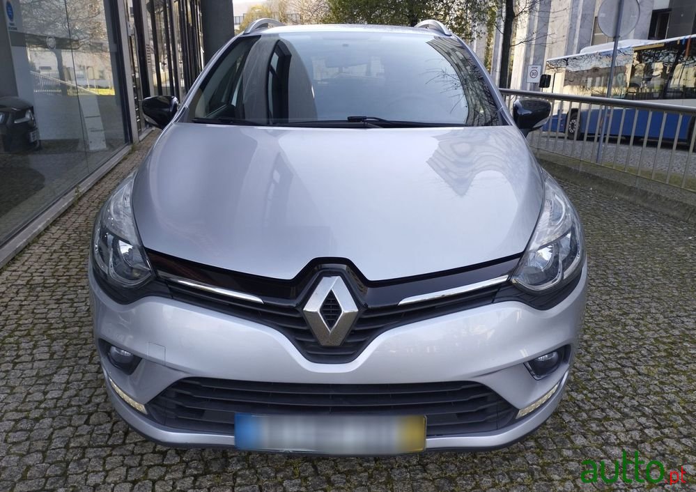 2019' Renault Clio Sport Tourer photo #2