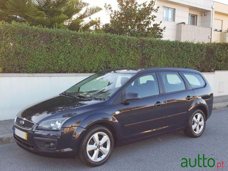 2005' Ford Focus Sw photo #2