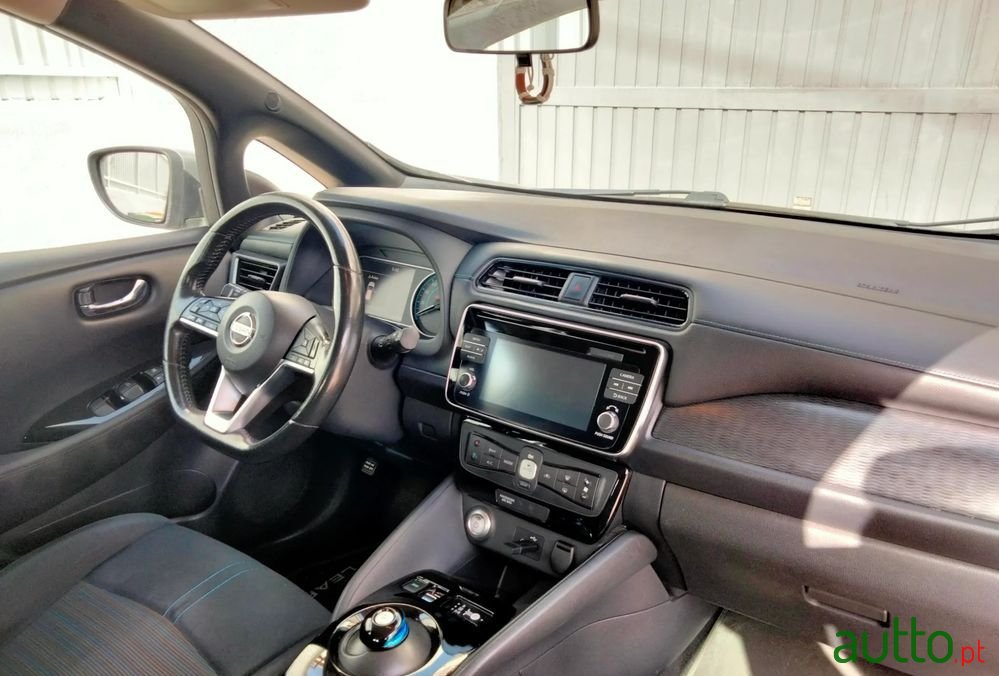 2018' Nissan Leaf Tekna photo #4