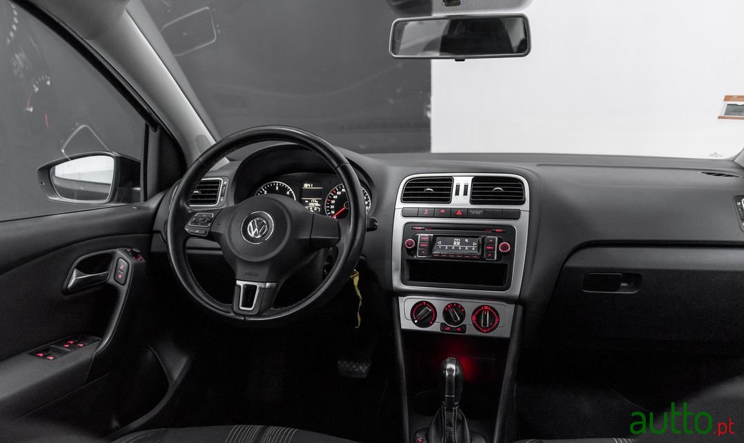 2013' Volkswagen Polo photo #4