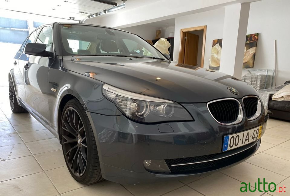 2009' BMW 520 photo #2