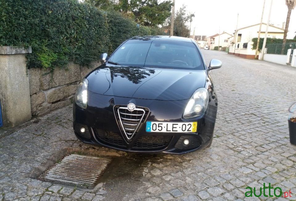 2010' Alfa Romeo Giulietta photo #3
