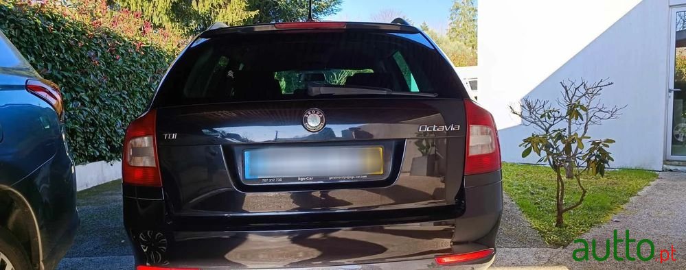 2010' Skoda Octavia Break photo #3