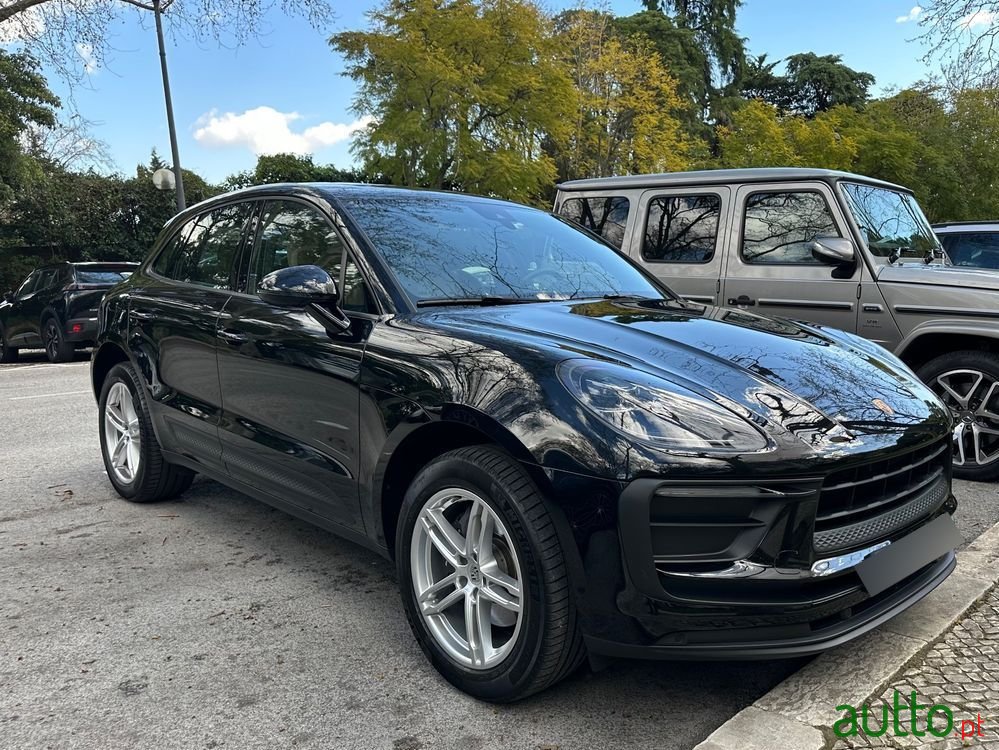 2022' Porsche Macan Standard photo #5