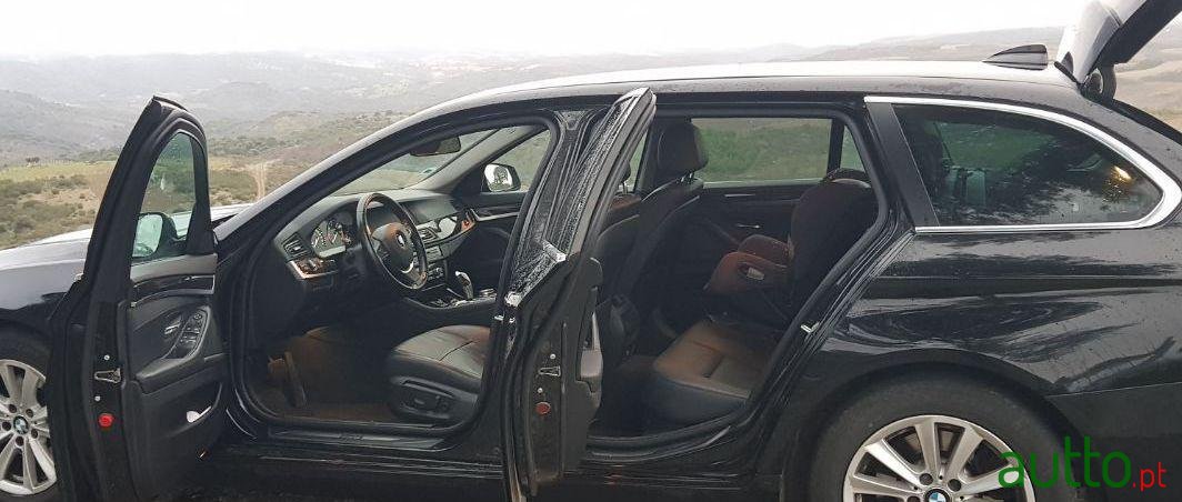 2013' BMW 520 photo #2