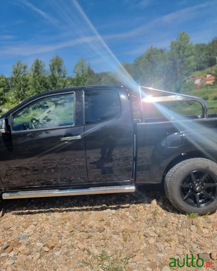 2015' Isuzu D-Max photo #5