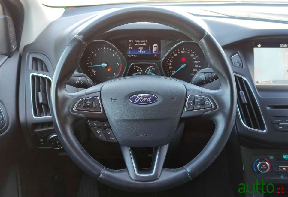 2017' Ford Focus photo #5