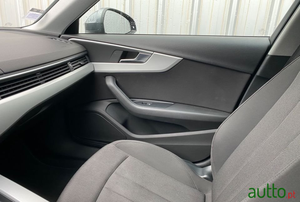 2017' Audi A4 Avant photo #5