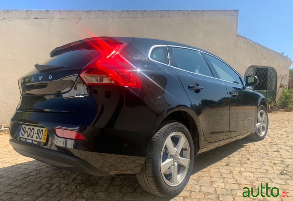 2015' Volvo V40 photo #3