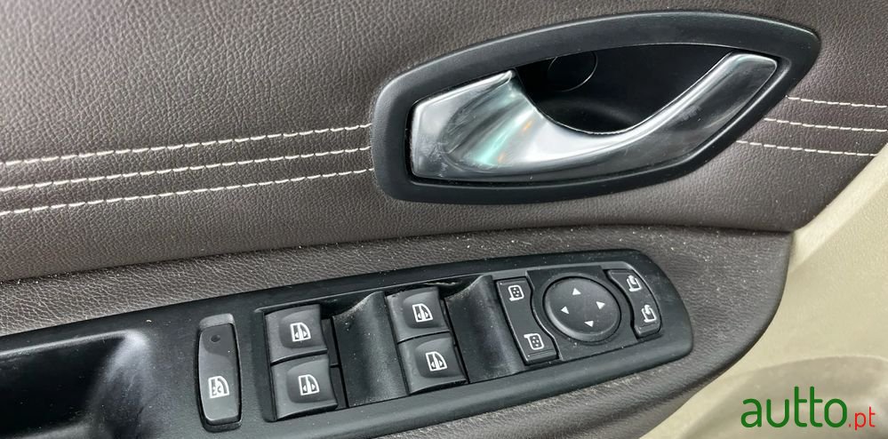 2011' Renault Grand Scenic photo #6