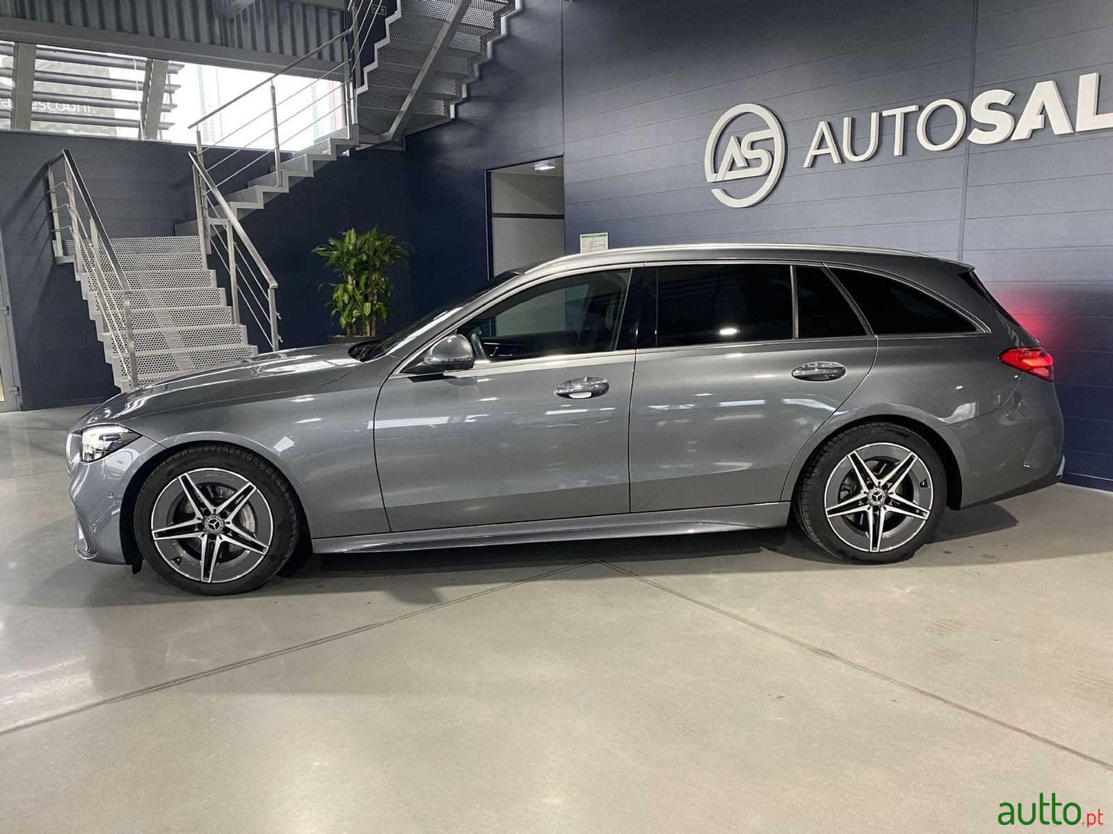 2022' Mercedes-Benz C-300 photo #2