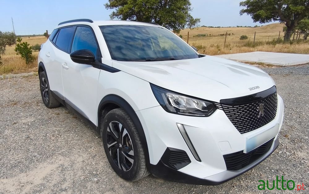 2023' Peugeot 2008 photo #3