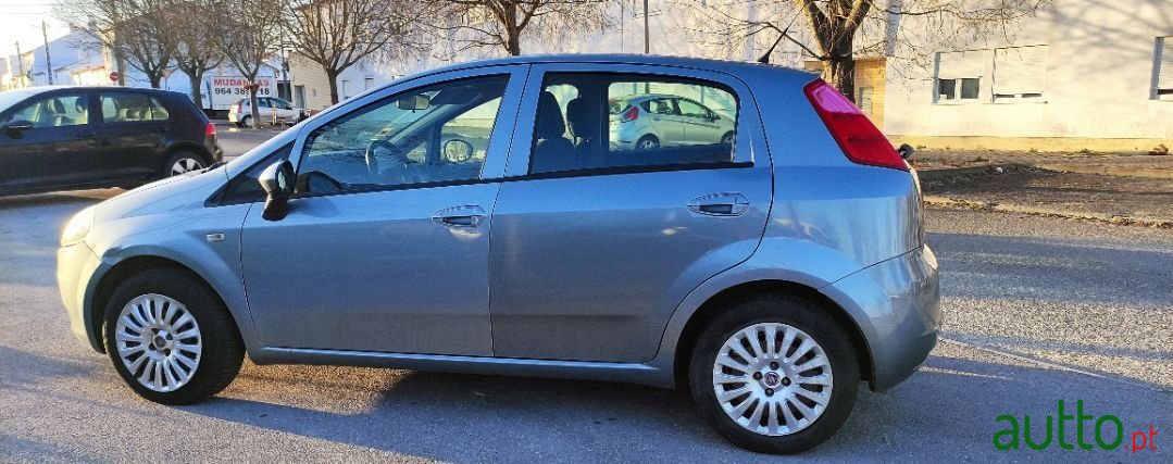 2010' Fiat Grande Punto photo #3