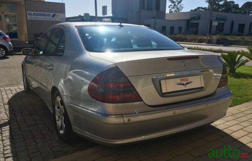 2002' Mercedes-Benz E-220 photo #1