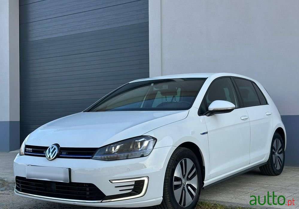 2015' Volkswagen Golf photo #1