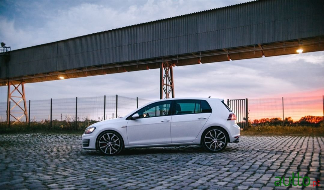 2014' Volkswagen Golf photo #3