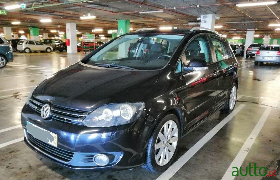 2009' Volkswagen Golf Plus photo #1
