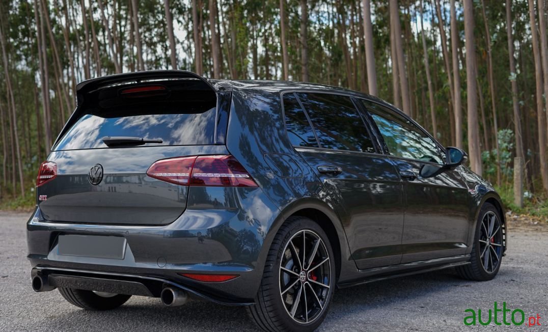 2017' Volkswagen Golf photo #1