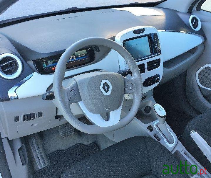 2015' Renault Zoe Life R240 photo #2