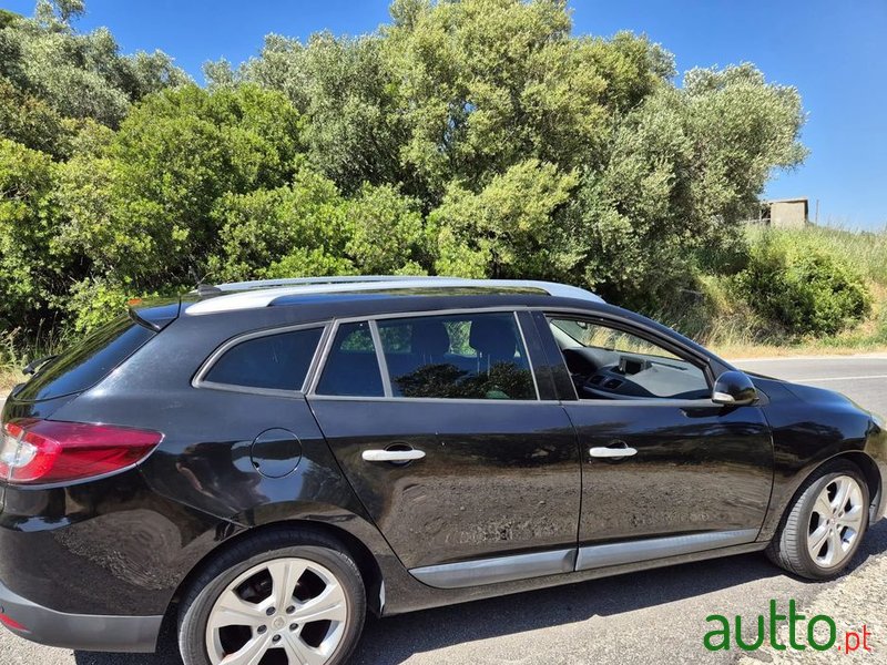 2011' Renault Megane Sport Tourer photo #1