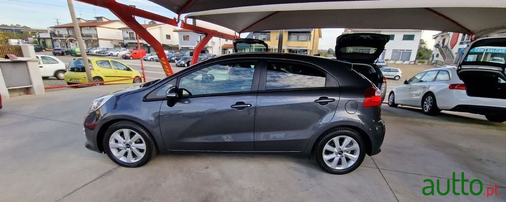 2015' Kia Rio photo #5