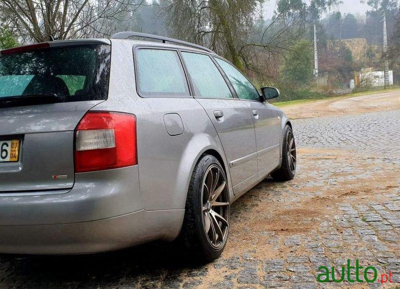 2003' Audi A4 Avant photo #2